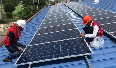 โรงไฟฟ้าพลังงานแสงอาทิตย์ 4 แห่ง ในกัมพูชากำลังจะเริ่มส่งกระแสไฟฟ้า