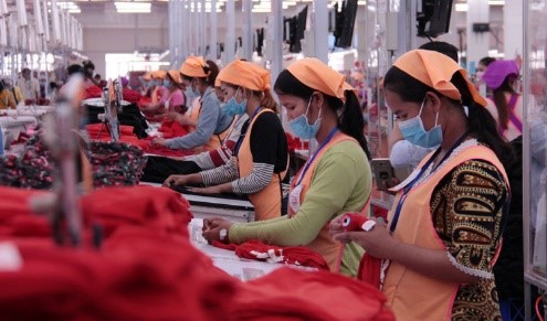 กัมพูชาส่งออกเสื้อผ้าสำเร็จรูปมูลค่าแตะ 11.3 พันล้านดอลลาร์ในปี 2021