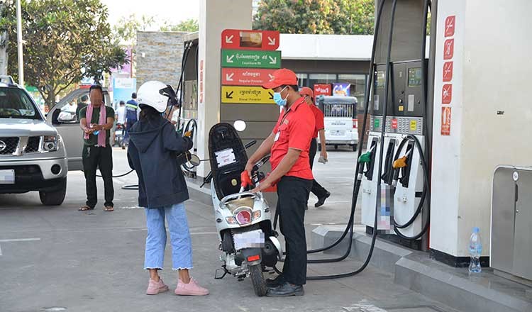ราคาน้ำมันเบนซินในกัมพูชาปรับตัวสูงขึ้น 8.64% ในเดือนที่แล้ว