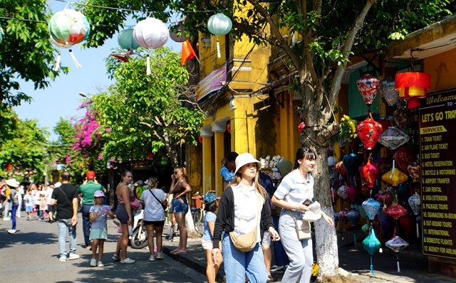 ‘เวียดนาม’ เผย 5 เดือนแรกของปีนี้ ต้อนรับนักท่องเที่ยวต่างชาติ 4.6 ล้านคน สูงกว่าเป้าที่ตั้งไว้