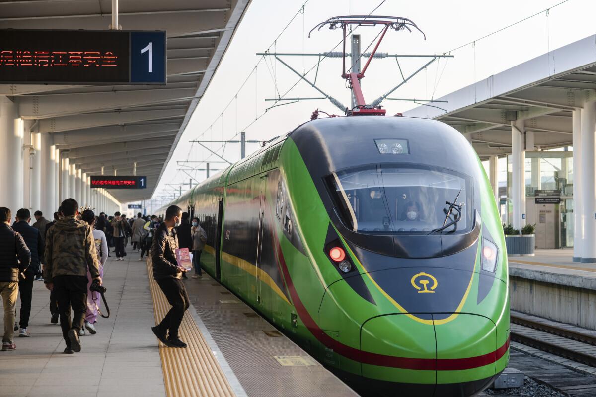 ‘รถไฟจีน-ลาว’ มียอดผู้ใช้บริการทะลุ 81,000 คน