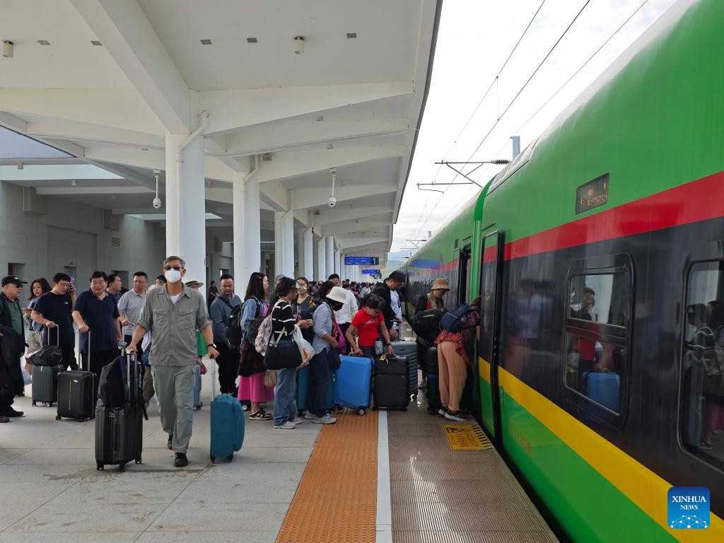 รถไฟลาว-จีน จำนวนผู้โดยสารและสินค้าเติบโตต่อเนื่องในช่วงต้นปี 2567